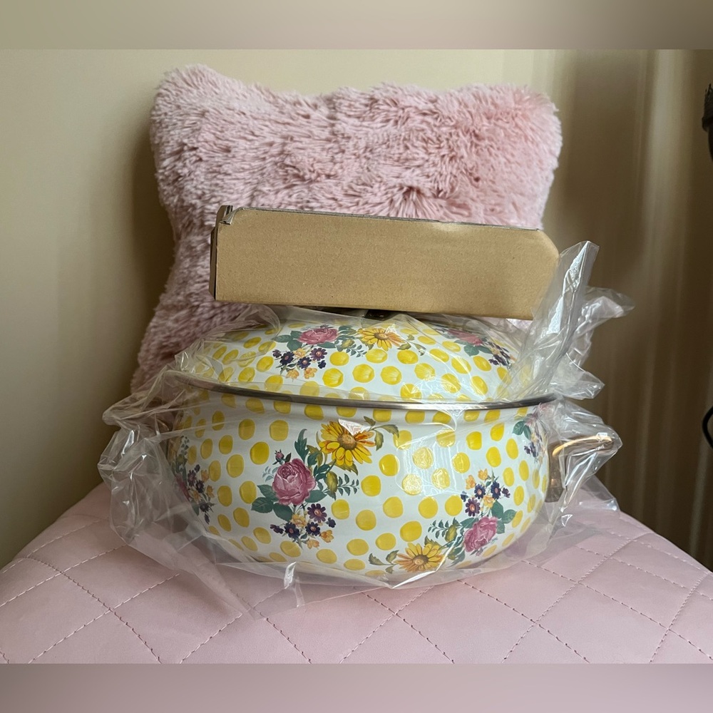 Mackenzie-Childs NWT Retired Buttercup 5 QT Casserole 💕 - Picture 3 of 7